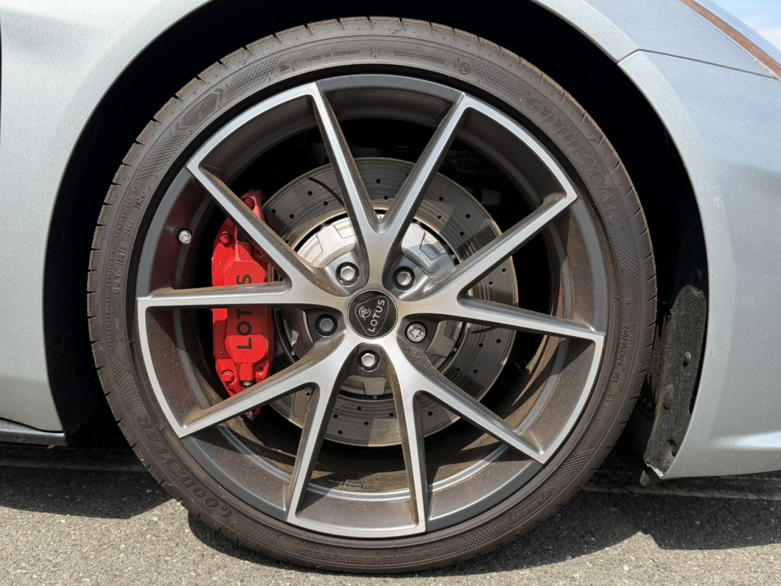 Used 2025 Lotus Emira RWD image 9