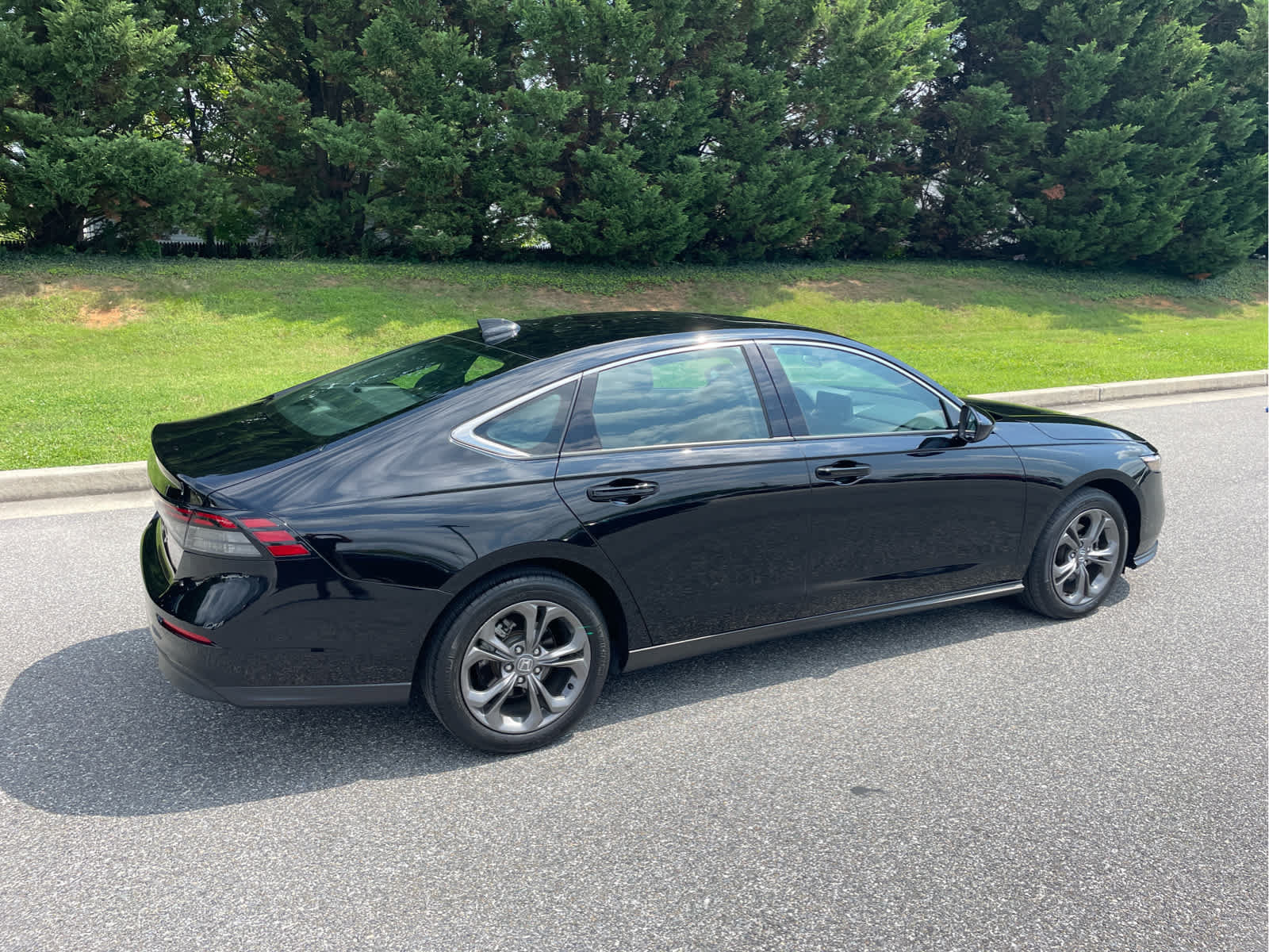 Used 2023 Honda Accord EX image 9