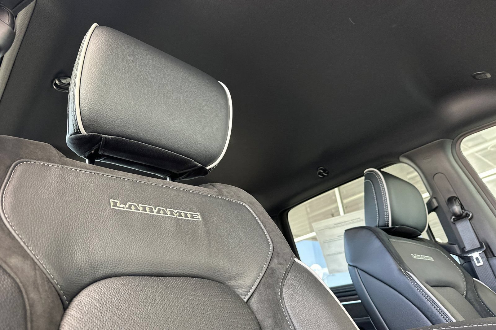 New 2026 RAM 1500 Laramie AWD/4WD image 17