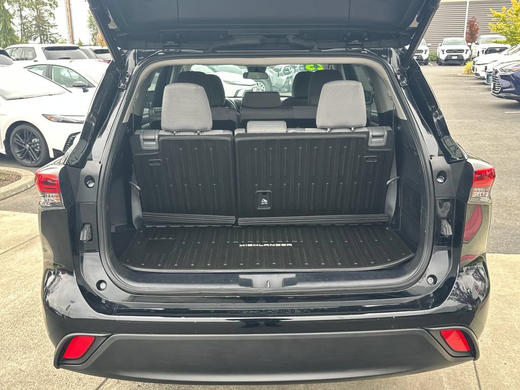 Used 2023 Toyota Highlander LE AWD/4WD image 25