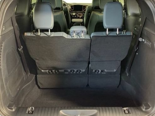 New 2027 Chrysler Pacifica Pinnacle w/ Theater Group FWD image 15
