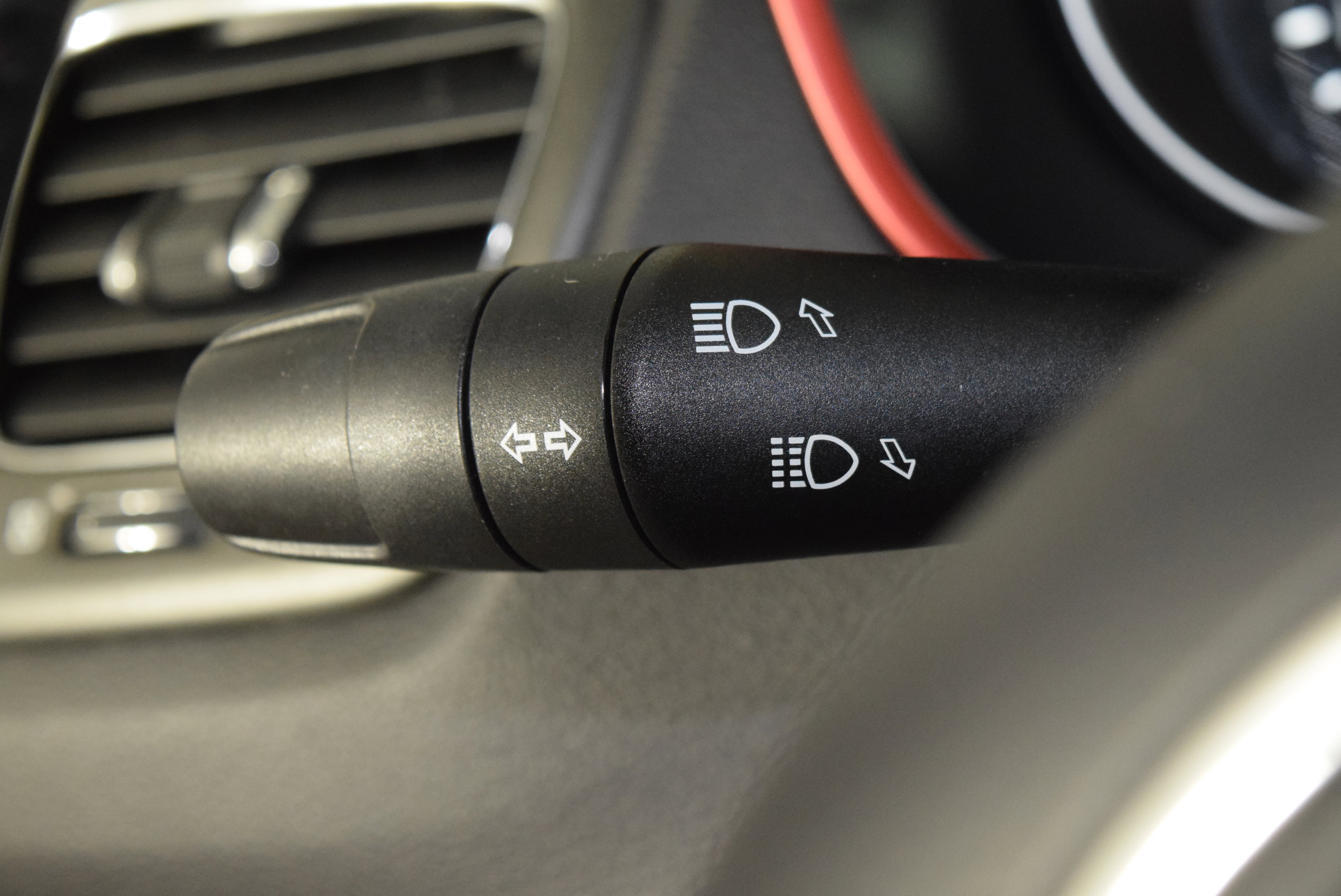 Used 2018 Jeep Compass Trailhawk w/ Navigation Group image 22