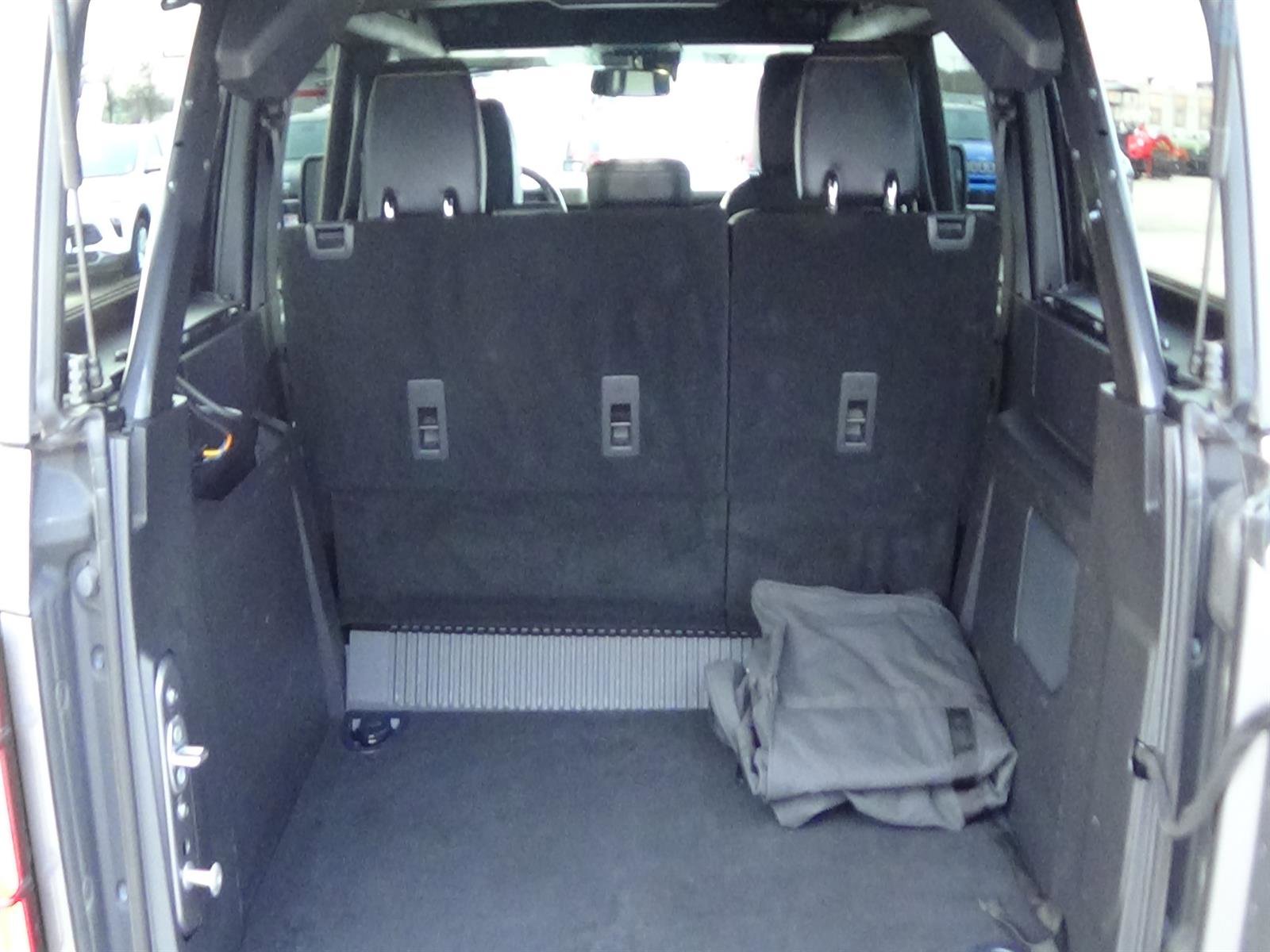 Used 2023 Ford Bronco Badlands image 10