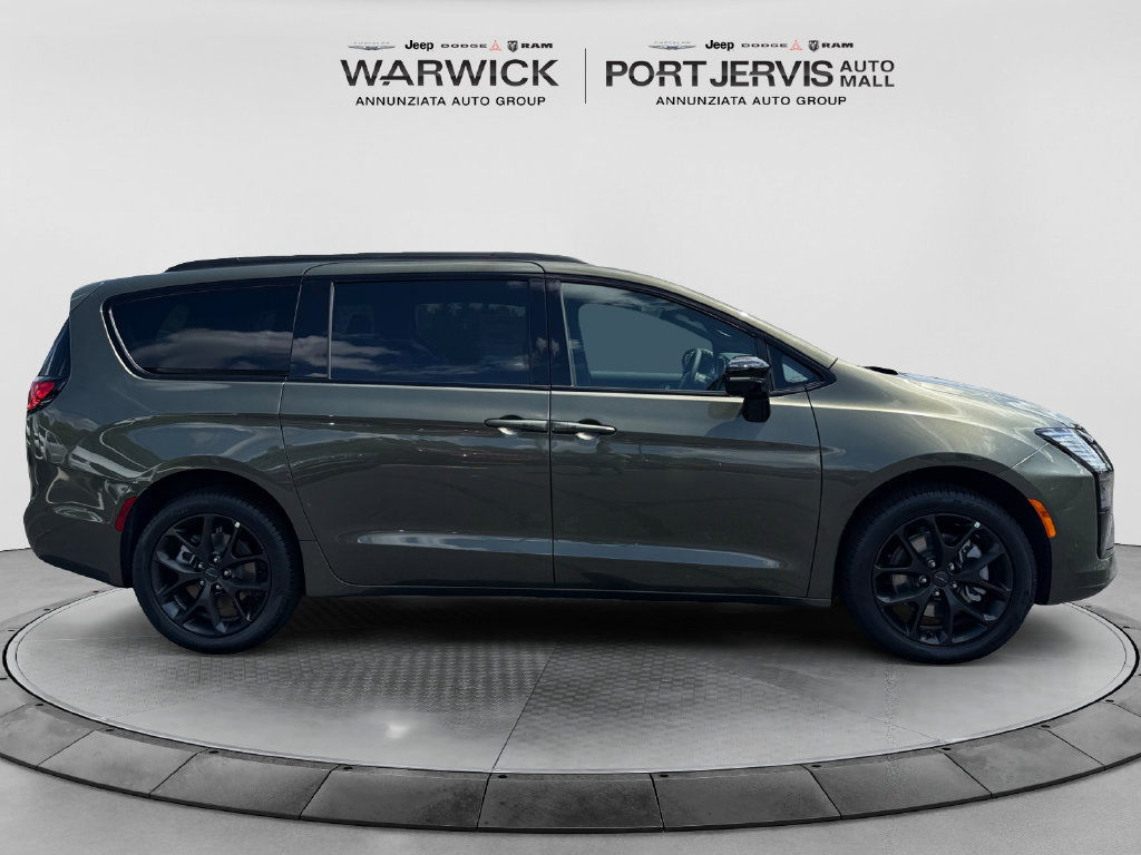 New 2027 Chrysler Pacifica Limited AWD/4WD image 6