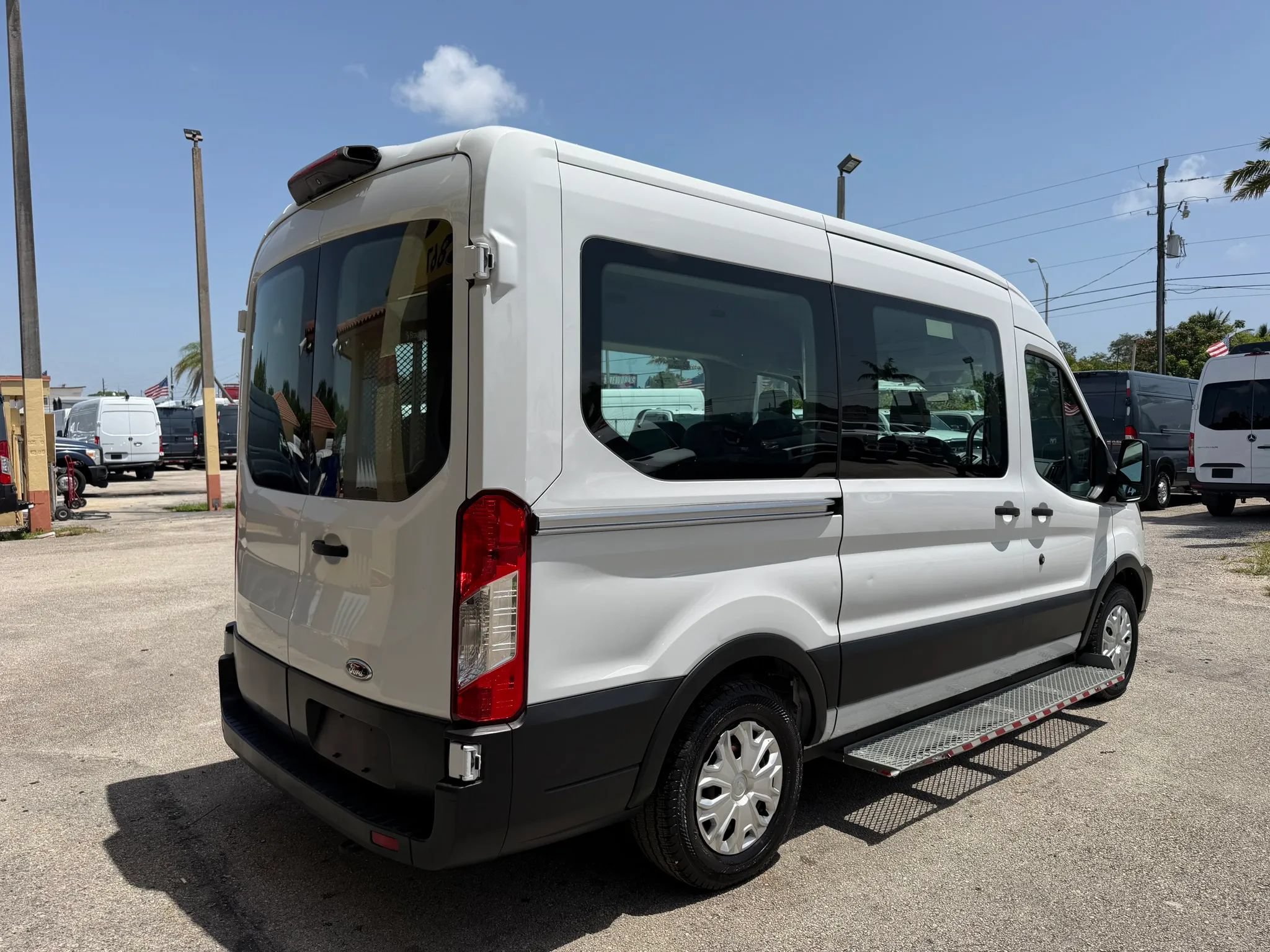 Used 2019 Ford Transit 150 XL RWD image 7