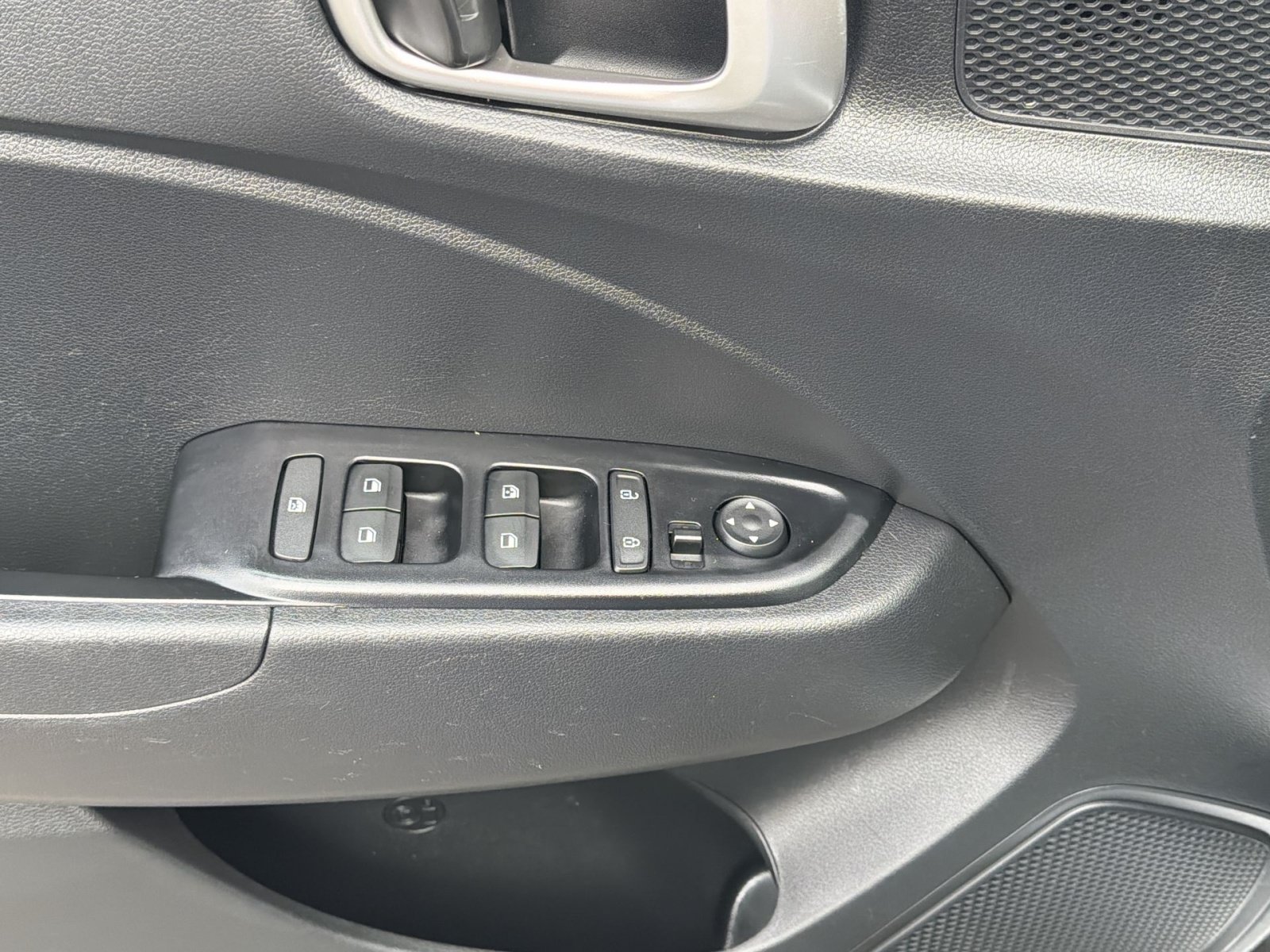 Used 2022 Hyundai Venue SEL FWD image 15