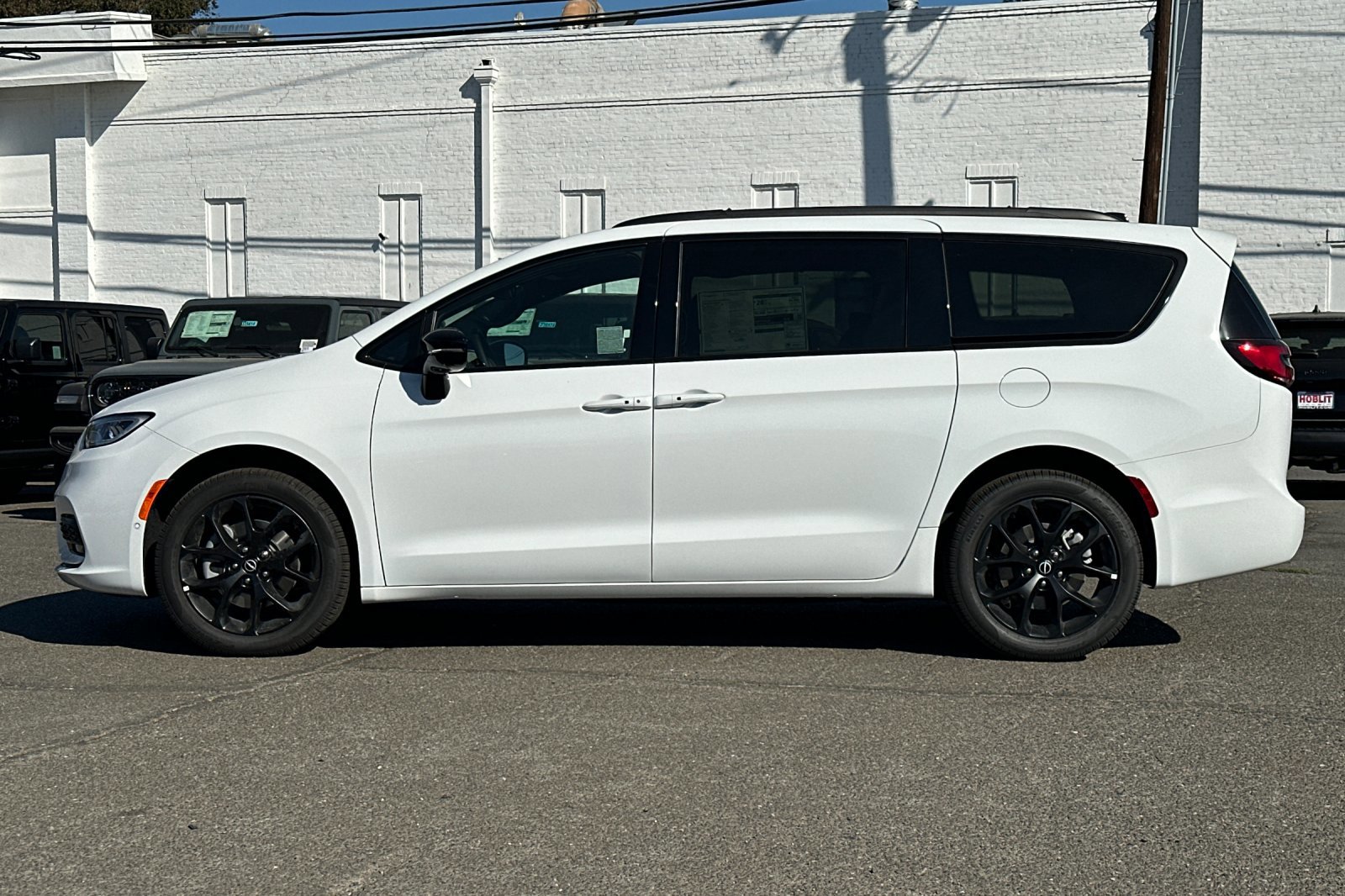 New 2026 Chrysler Pacifica Limited w/ S Appearance Package image 6