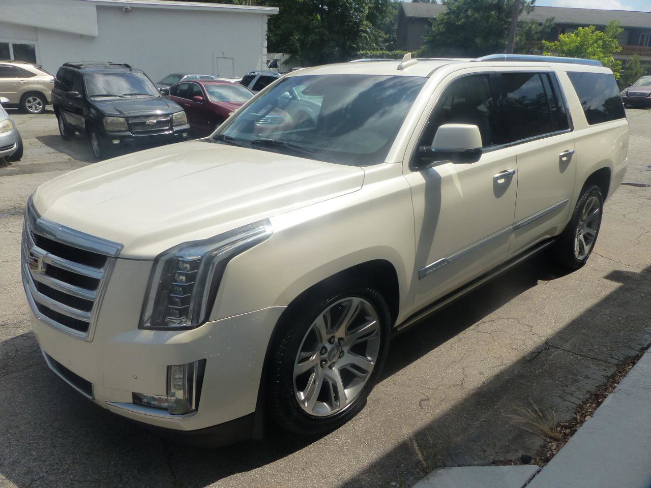 Used 2015 Cadillac Escalade ESV Premium AWD/4WD image 2