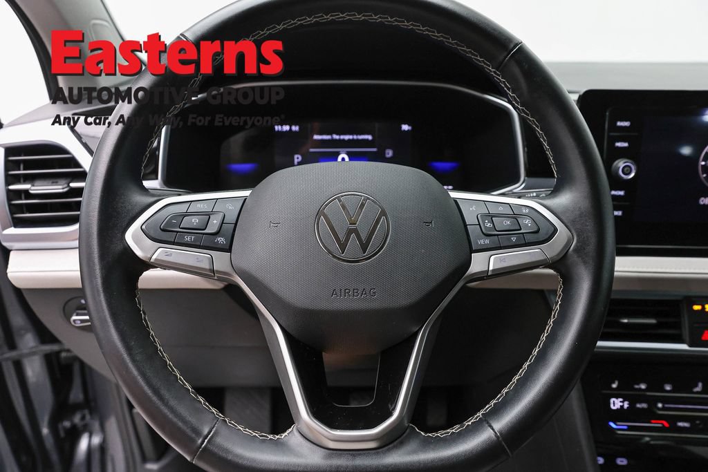 Used 2025 Volkswagen Taos SE AWD/4WD image 10