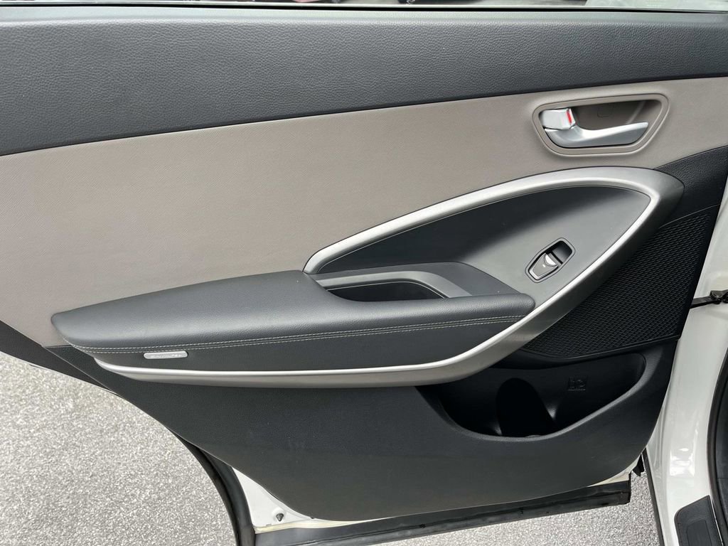Used 2016 Hyundai Santa Fe SE image 16