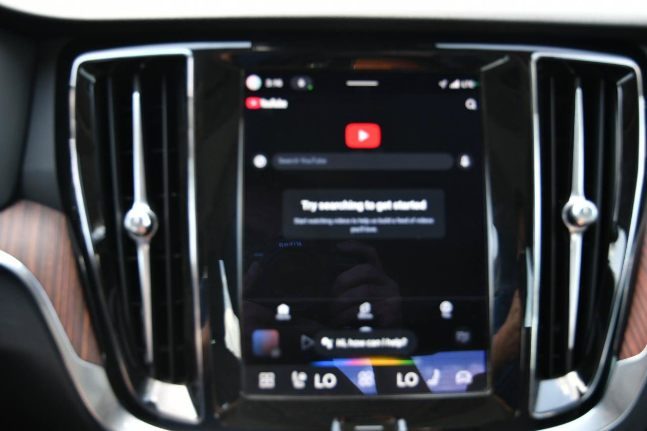 Used 2024 Volvo S60 B5 Plus FWD image 20