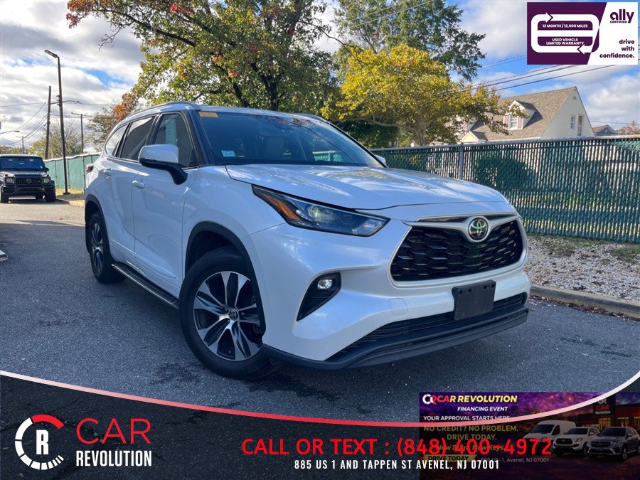 Used 2022 Toyota Highlander XLE AWD/4WD image 1