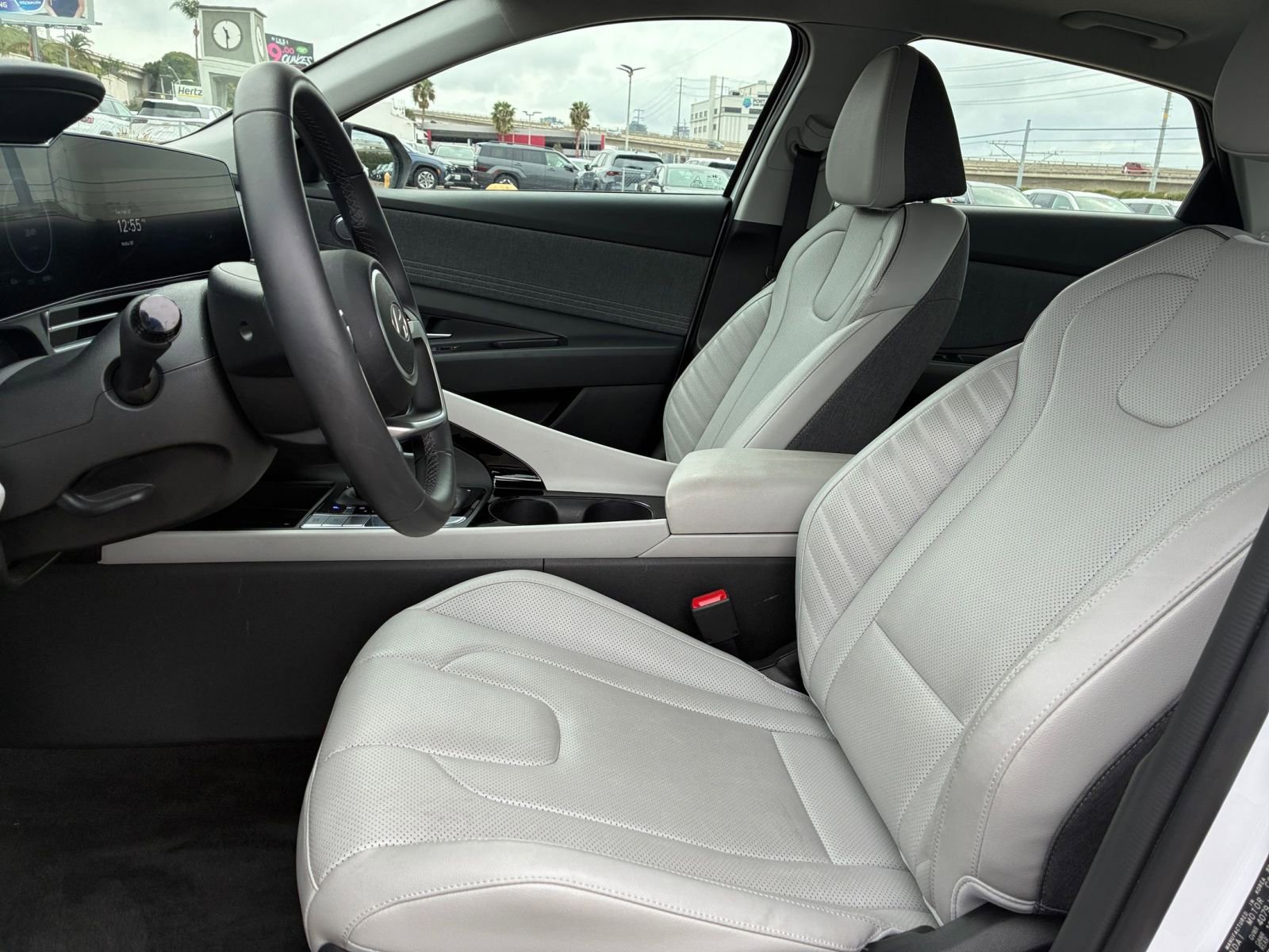 Used 2025 Hyundai Elantra Limited image 28