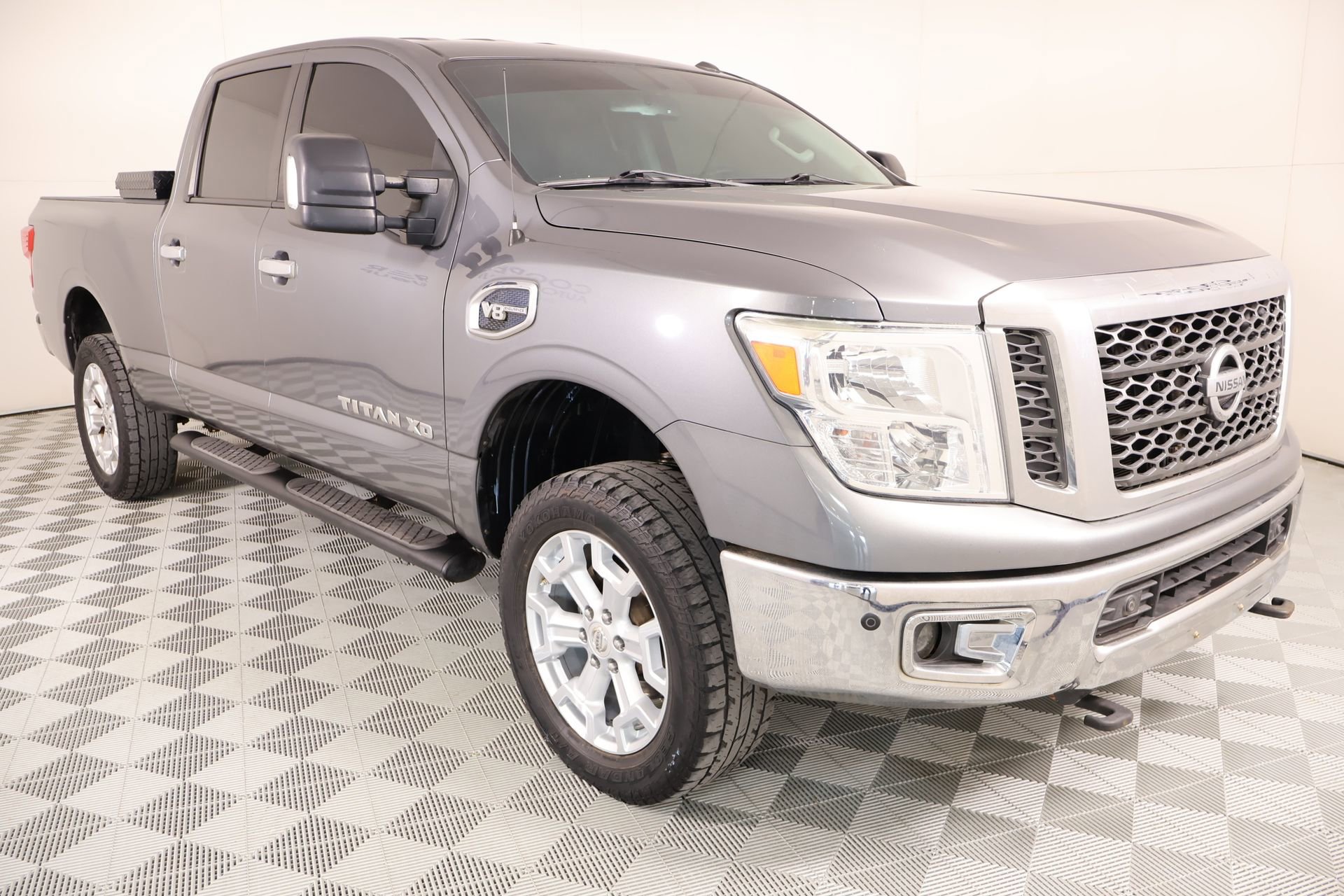 Used 2017 Nissan Titan SV w/ Heavy Duty GAWR Package