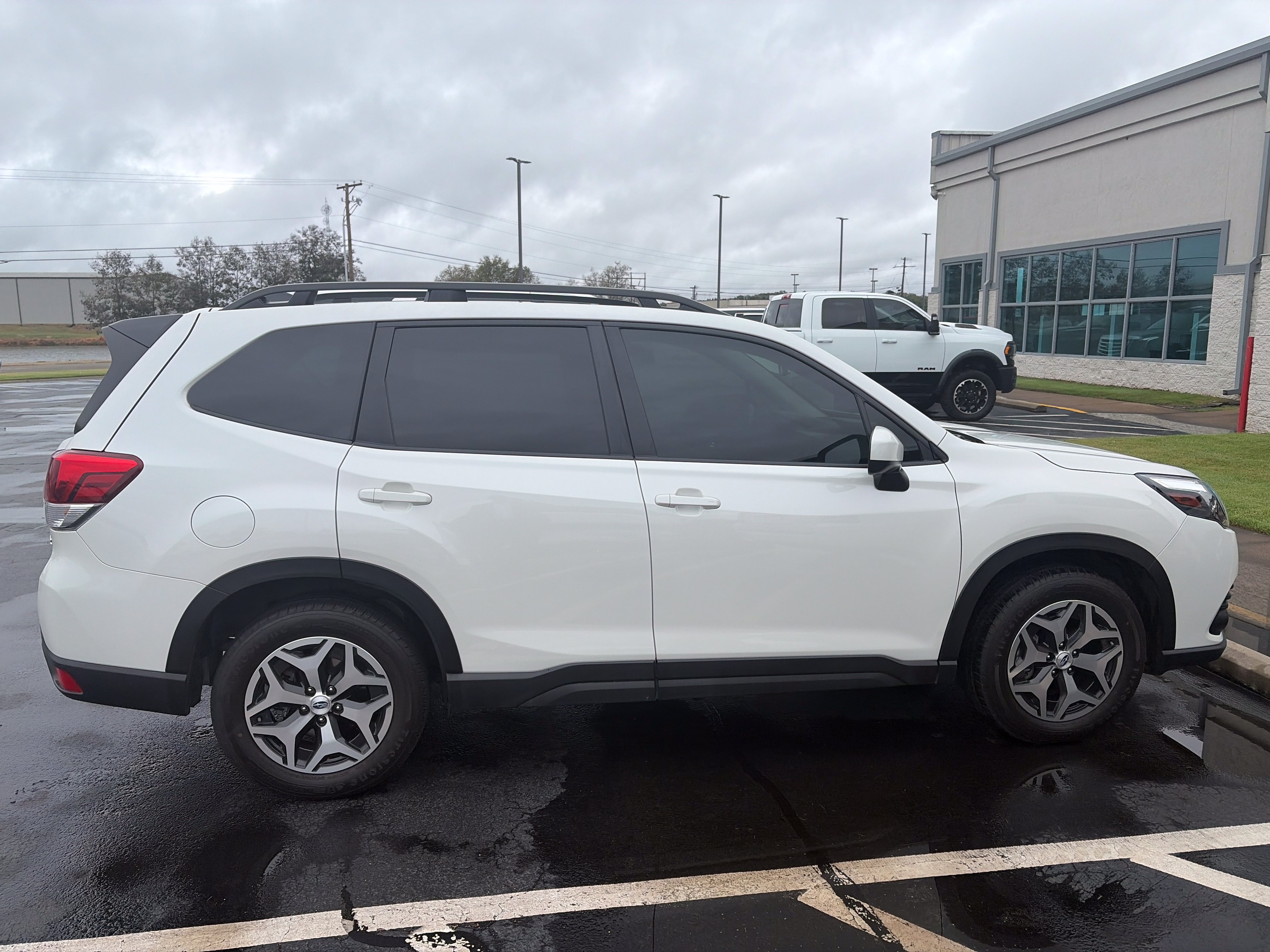 Used 2024 Subaru Forester Premium AWD/4WD image 5
