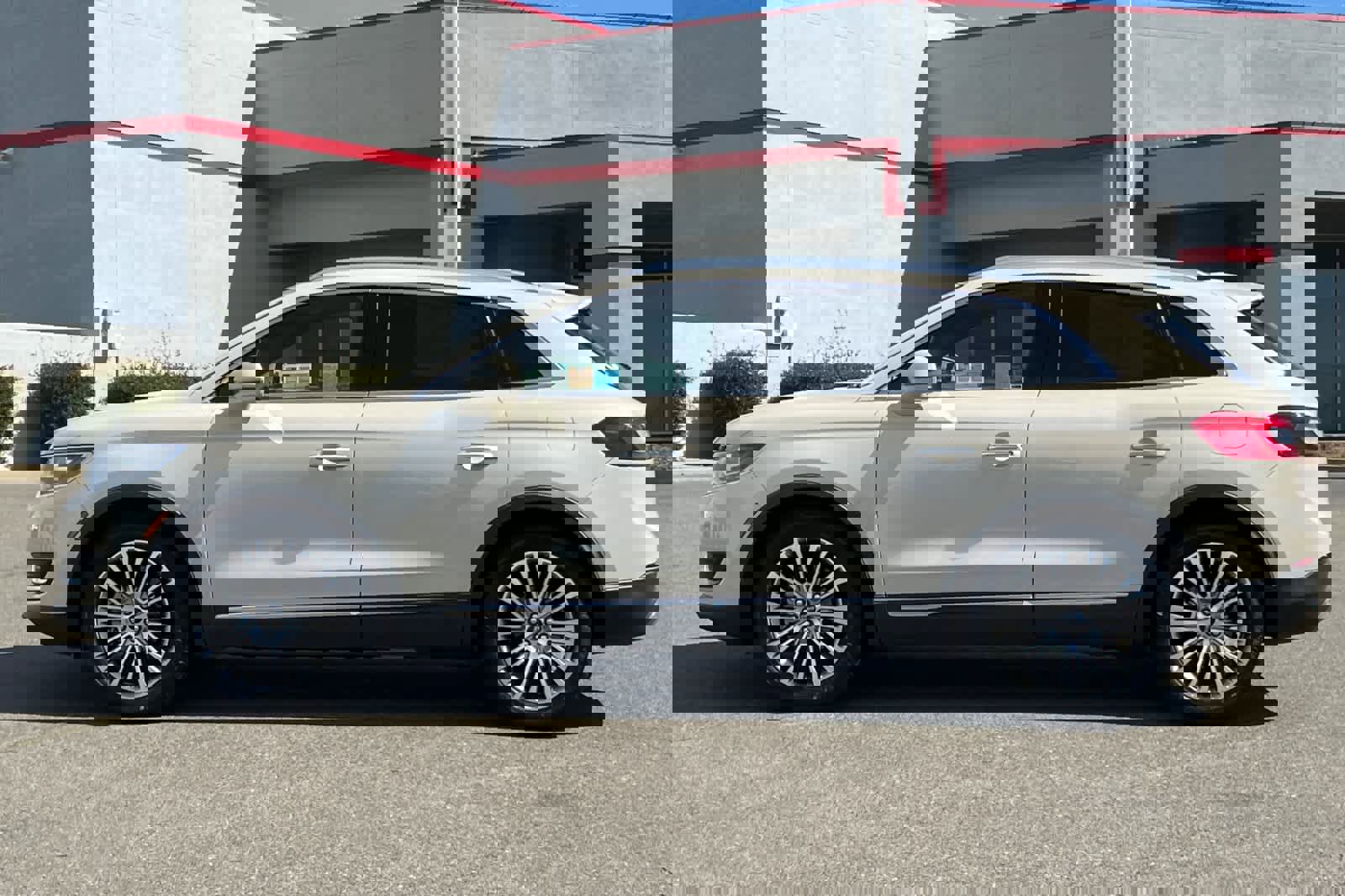 Used 2016 Lincoln MKX Reserve image 9