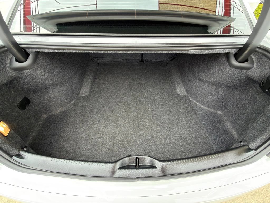 Used 2023 Chrysler 300 C RWD image 35