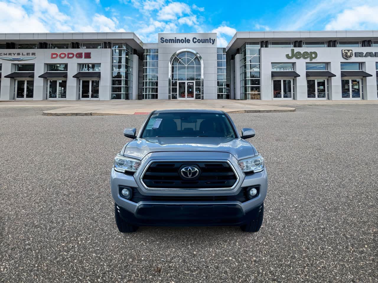 Used 2019 Toyota Tacoma SR5 RWD image 3