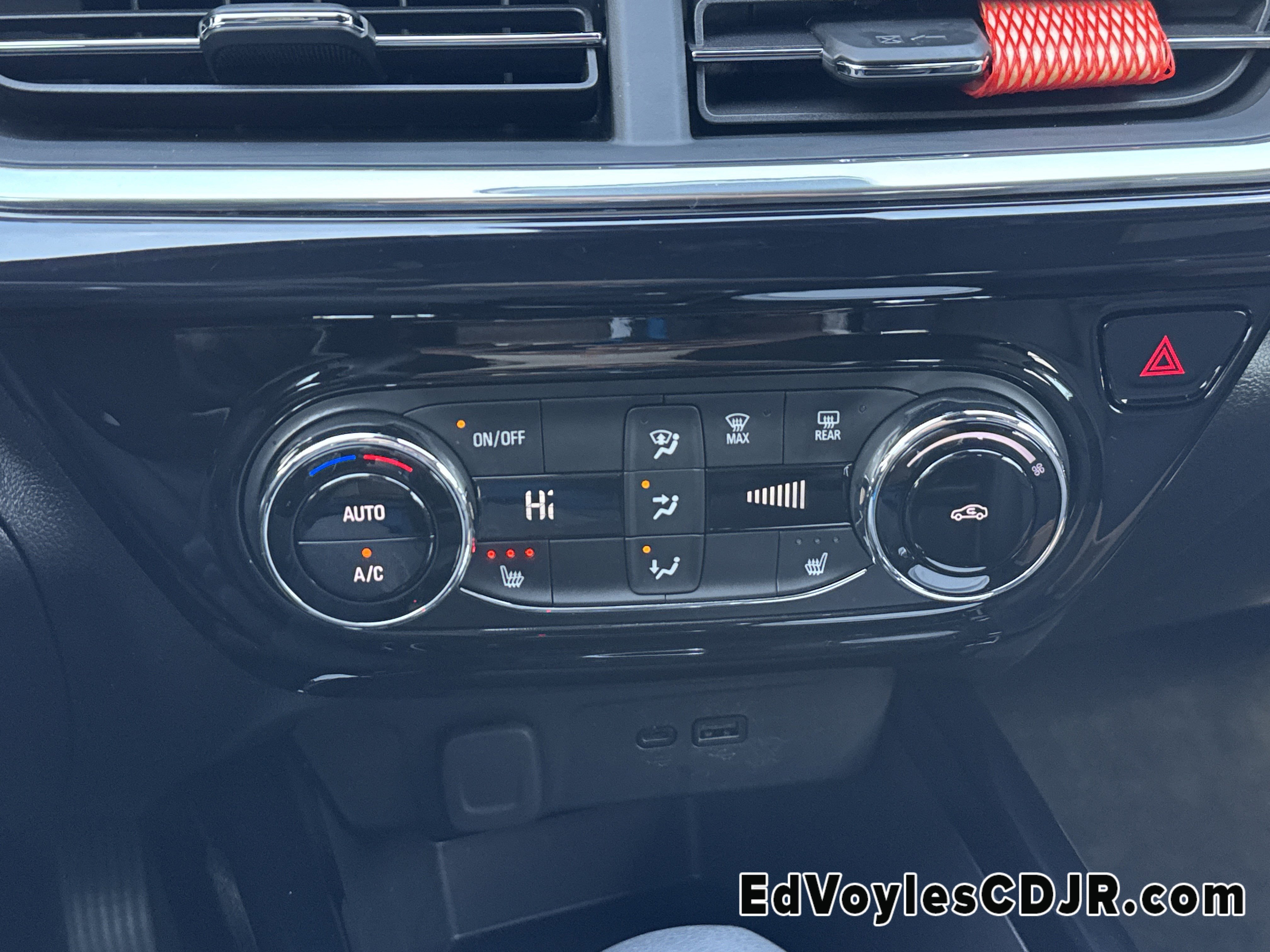 Used 2025 Chevrolet Trax RS w/ Driver Confidence Package image 34