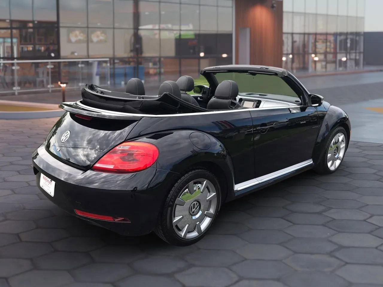 Used 2014 Volkswagen Beetle TDI FWD image 4