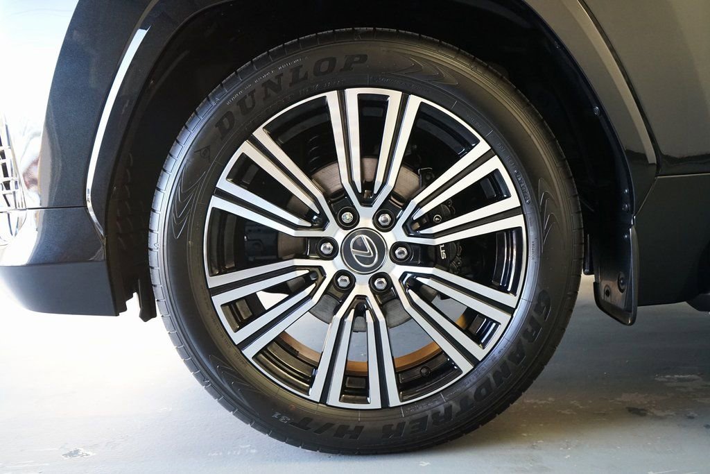 Used 2026 Lexus LX 600 4WD w/ Accessory Package (2T) image 39