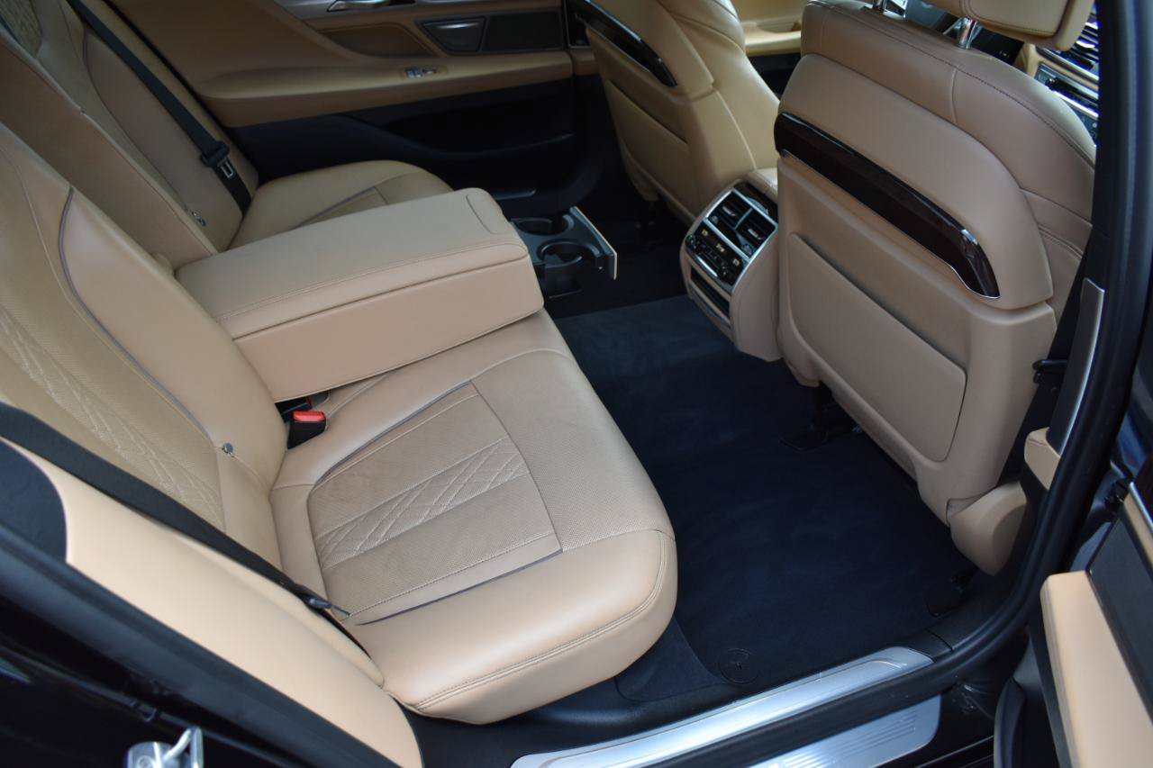 Used 2019 BMW 750i w/ Executive Package RWD image 29
