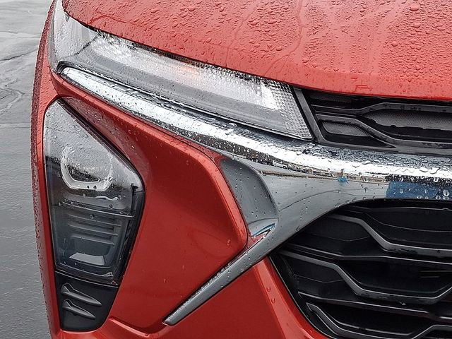 Used 2024 Chevrolet Trax LS w/ LS Convenience Package image 9