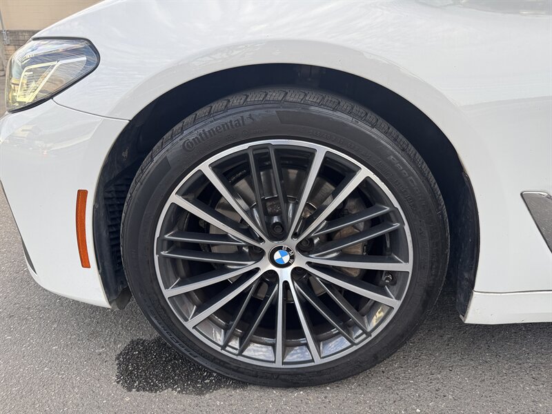 Used 2023 BMW 530i w/ Convenience Package RWD image 6