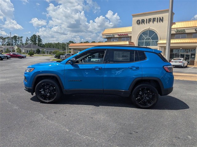 New 2025 Jeep Compass Latitude w/ Sun & Sound Group image 7