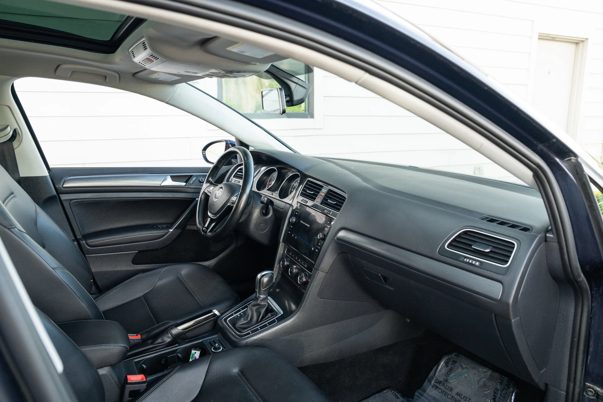 Used 2018 Volkswagen Golf SE FWD image 19