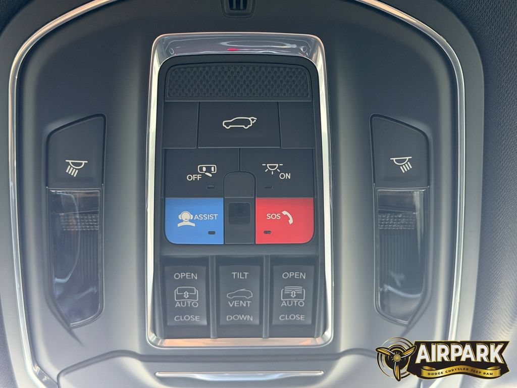 New 2026 Jeep Grand Cherokee Limited w/ Luxury Tech Group II AWD/4WD image 31