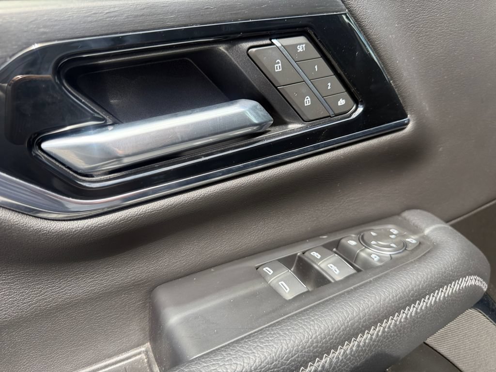 Used 2025 GMC Yukon Denali AWD/4WD image 20