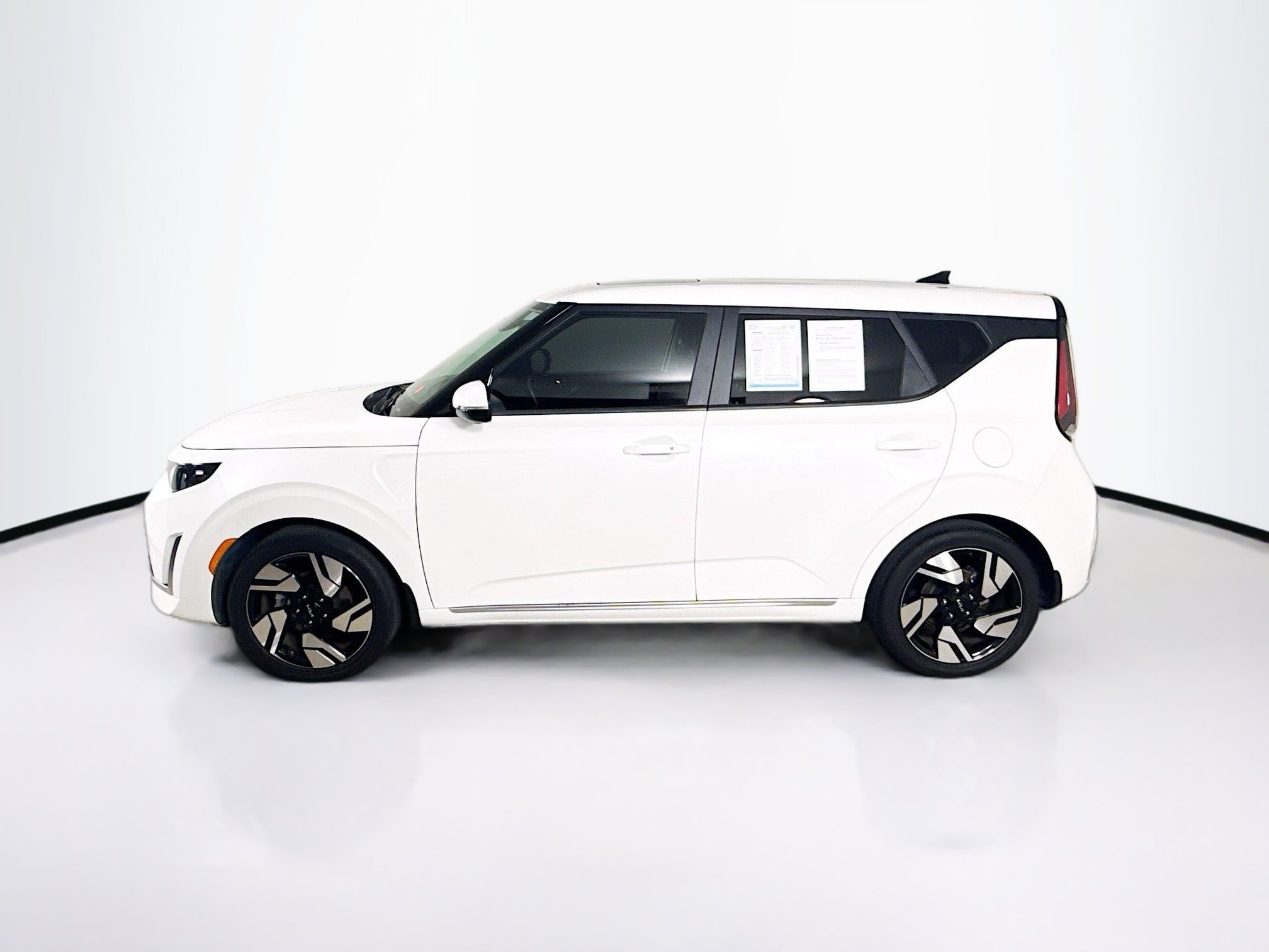 Used 2023 Kia Soul GT-Line FWD image 7