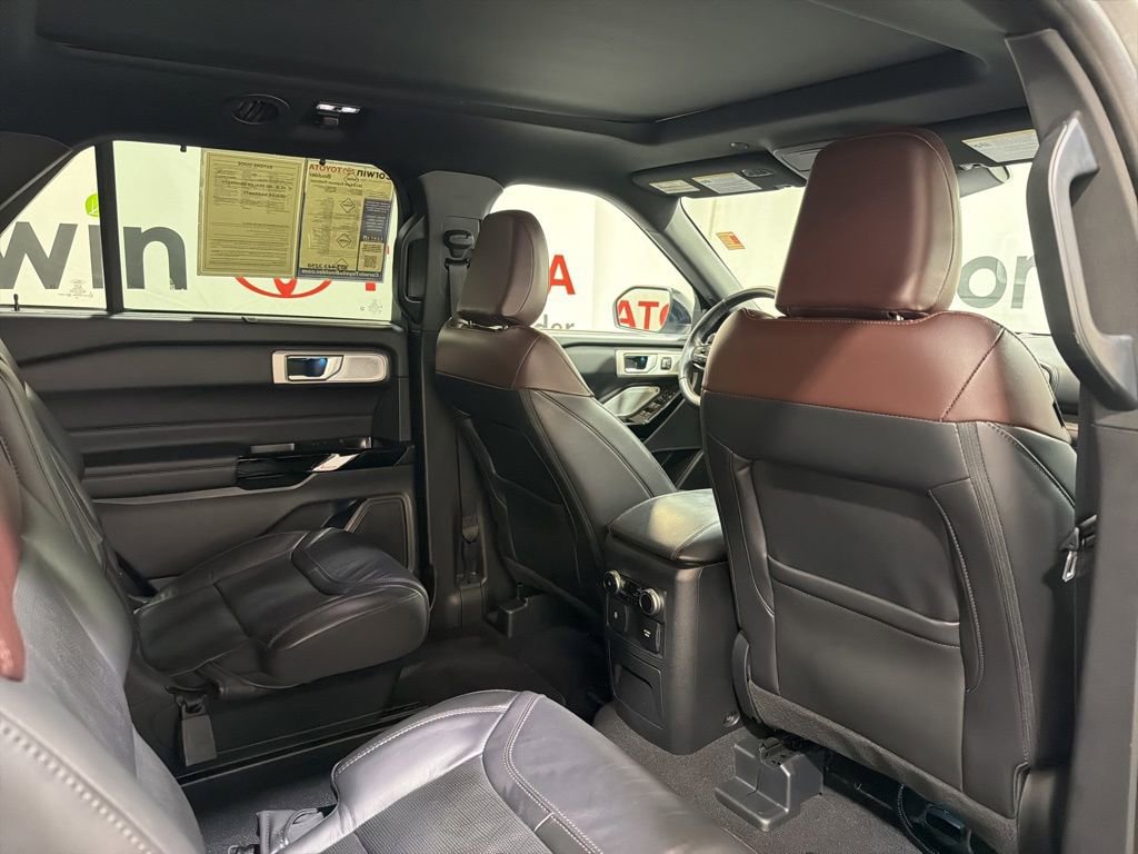 Used 2023 Ford Explorer Platinum w/ Technology Package AWD/4WD image 16
