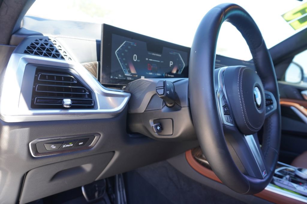 Used 2025 BMW X7 xDrive40i w/ M Sport Package AWD/4WD image 14