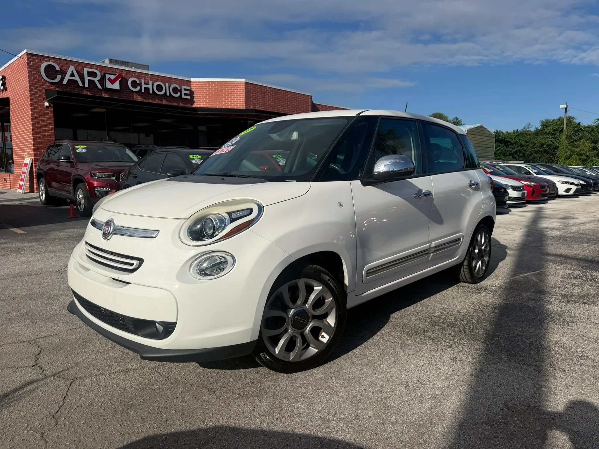 Used 2017 FIAT 500L Lounge FWD image 1