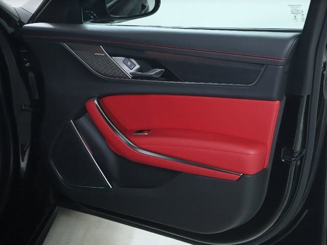 Used 2024 Jaguar XF R-Dynamic SE image 34