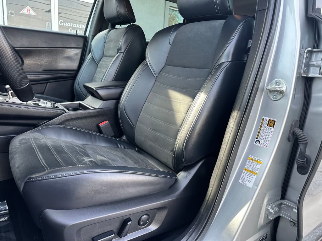 Used 2022 Mitsubishi Outlander SE image 9