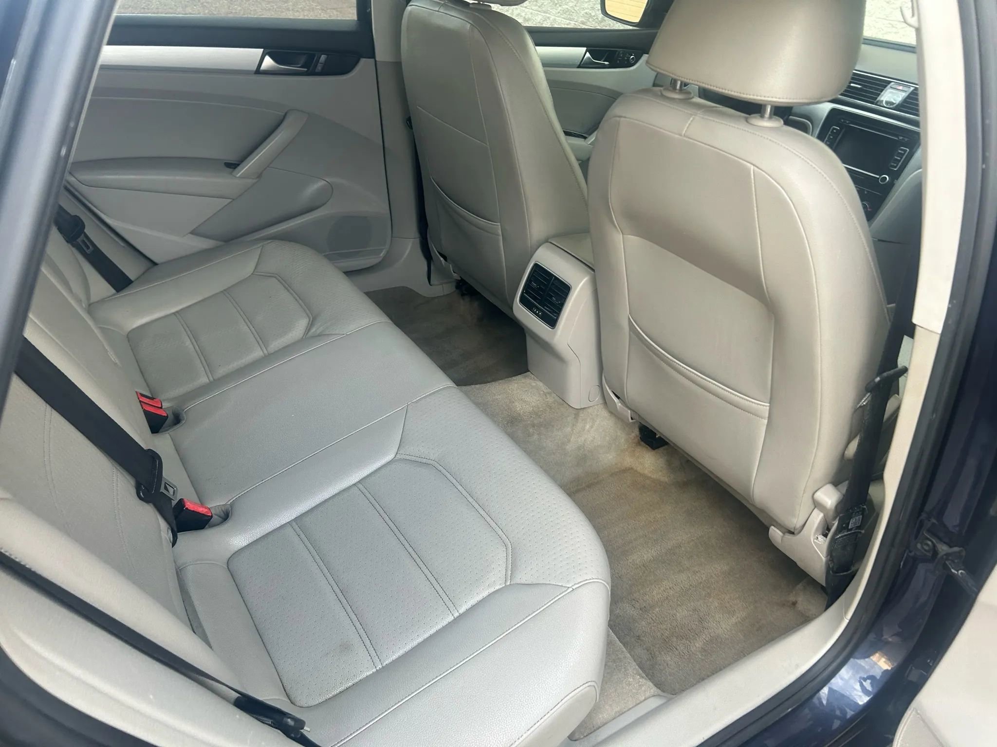 Used 2013 Volkswagen Passat TDI SE image 17