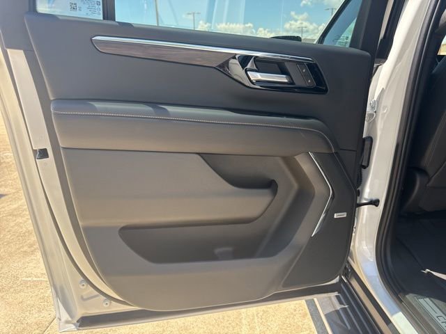 New 2025 Chevrolet Suburban Premier image 17