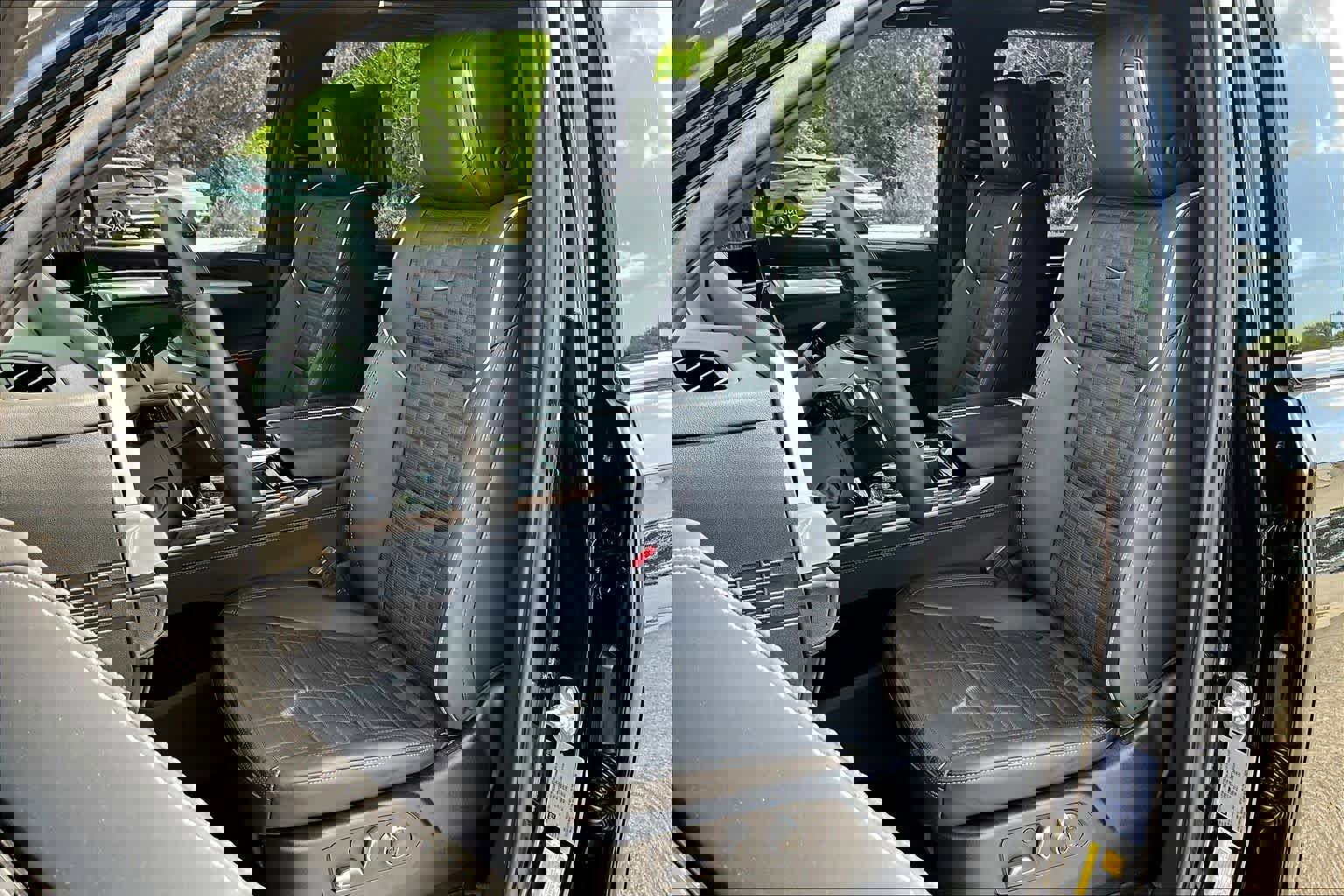 Used 2025 Cadillac Escalade ESV Sport Platinum image 7