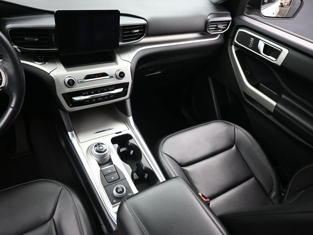 Used 2022 Ford Explorer XLT w/ Equipment Group 202A image 15