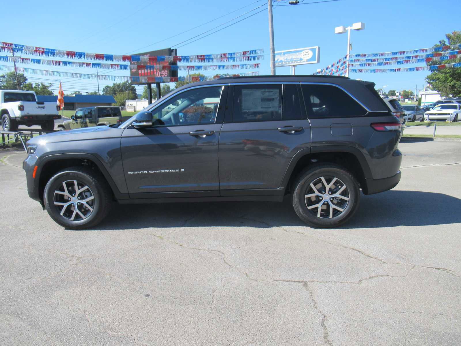 New 2025 Jeep Grand Cherokee Limited w/ Trailer Tow Package image 2