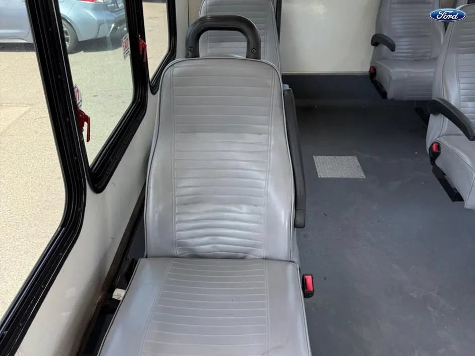 Used 2015 Ford E-350 and Econoline 350 Super Duty RWD image 20