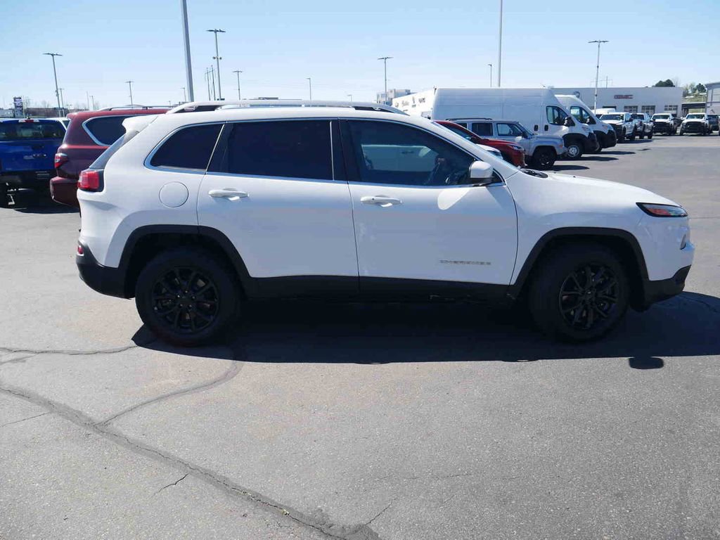 Used 2018 Jeep Cherokee Latitude Plus image 20
