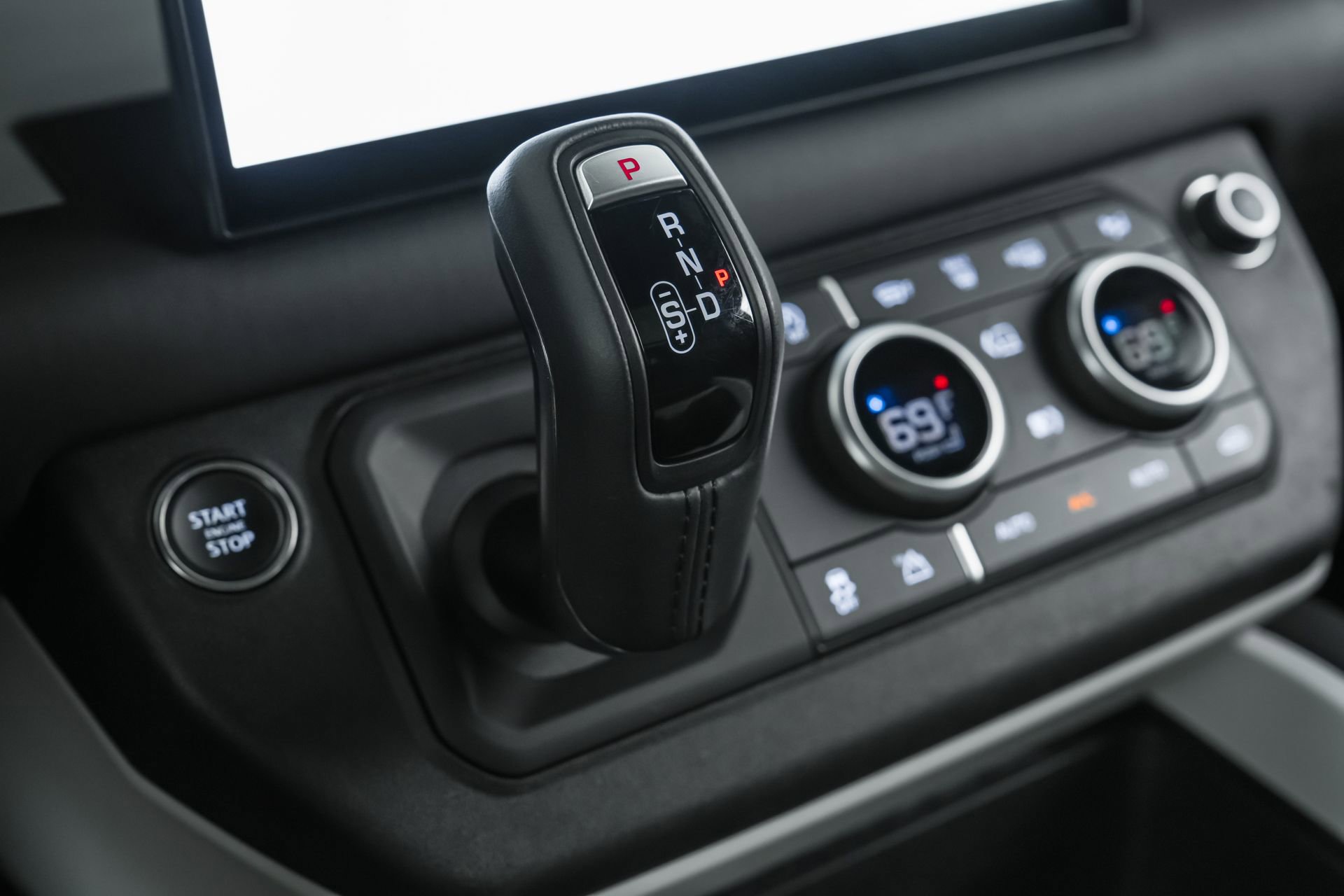 Used 2025 Land Rover Defender 110 S image 36