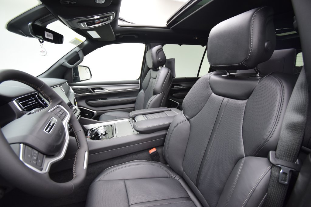 New 2026 Jeep Grand Wagoneer Limited AWD/4WD image 37