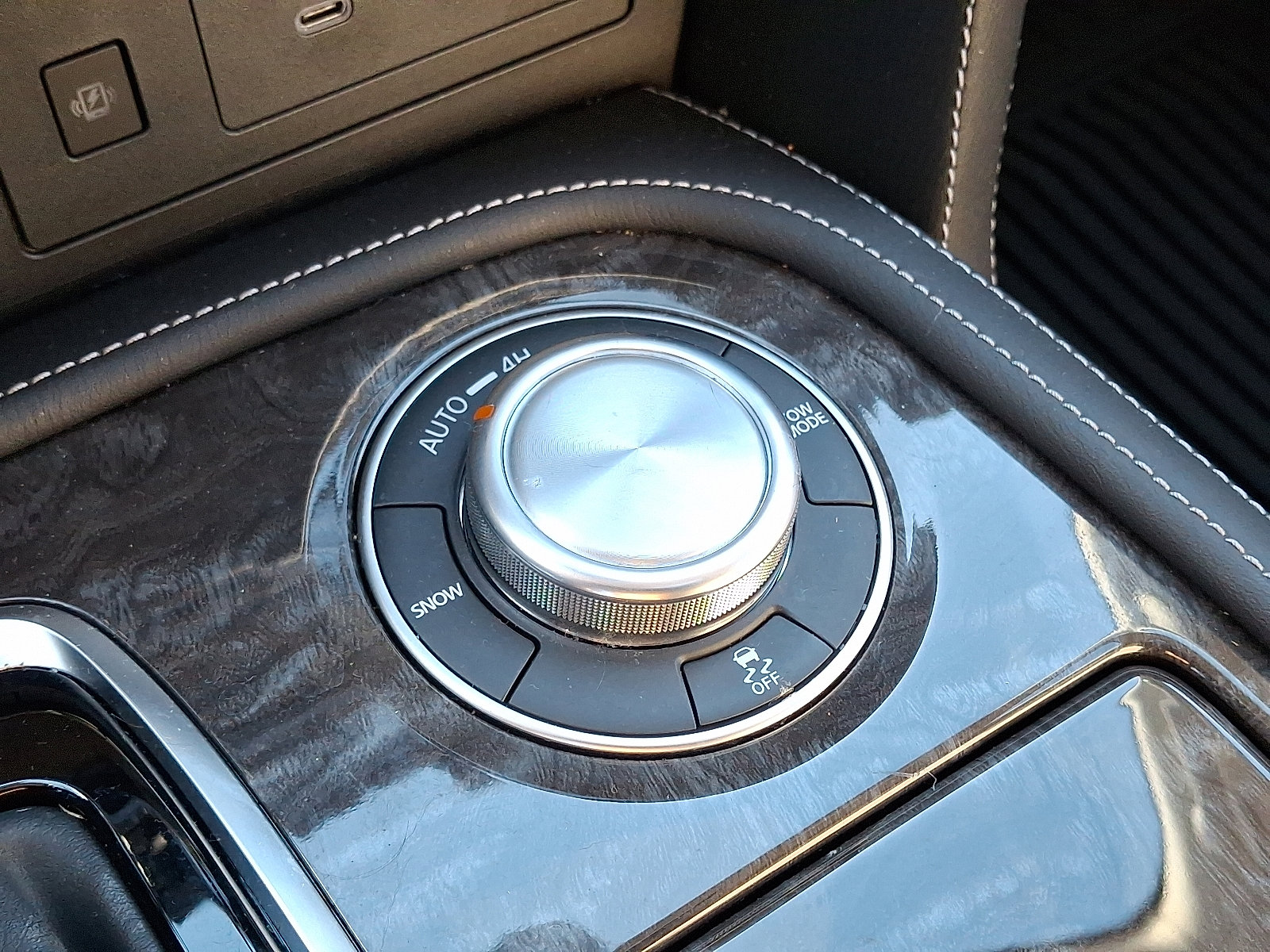 Certified 2024 Nissan Armada Platinum w/ Captain's Chairs Package image 30