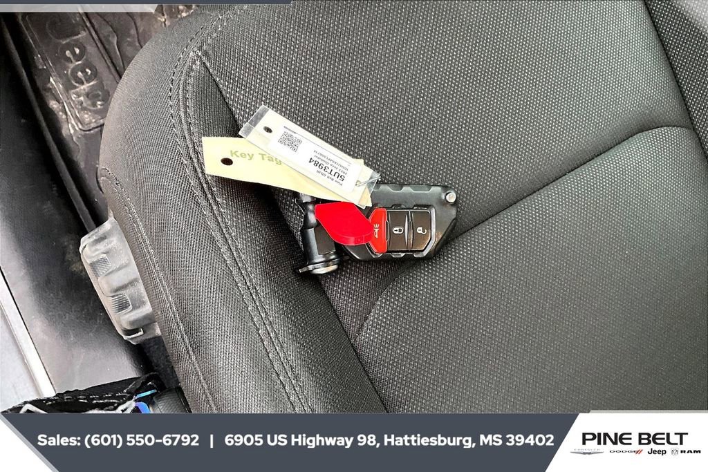 Used 2023 Jeep Gladiator Sport image 9