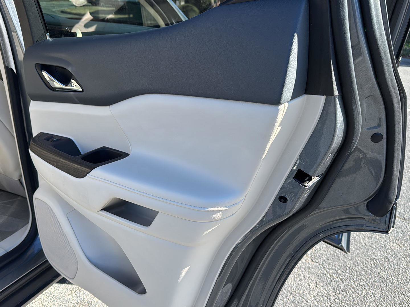 Certified 2022 GMC Acadia Denali w/ Denali Ultimate Package image 13